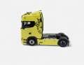 Und in Sachen Dekoration ist dieses Scania-Modell eindeutig auf der Höhe der Zeit. Auf der Fahrerkabine ist der Greif zu erkennen, der im Logo der Schweden eine wichtige Rolle spielt ] Foto: Werk