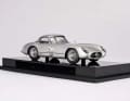 Ebenfalls in der Entwicklungsabteilung parkt zur Zeit die 1:18-Version des Mercedes-Benz 300 SLR Uhlenhaut mit blauem Interieur. ] Foto: Amalgam