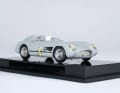 Noch als undekoriertes Vormuster ist hier der 300 SLR "722" in der kleineren Version für die Baugröße 1:18 zu sehen. ] Foto: Amalgam