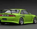 In der Heckansicht des Vertex-Coupés dominiert auch in 1:18 eindeutig der riesige Heckflügel dieser speziellen Nissan Silvia