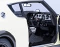 Autoart baut einen Rechtslenker des Zweiliter-GT-R nach. Doch das Coupé wurde auch nach Europa und in die USA exportiert, dann allerdings als Linkslenker. ] Foto: Werk