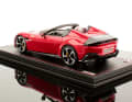 Perfekte Verarbeitung, traumhafte Proportionen und tolle Felgen zeigt das Resinemodell des Ferrari 12Cilindri Spider nun auch in Rosso Imola ] Foto: MR Collection