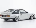 Im Juli liefert Kyosho das Resine-Modell, das auf einem digitalen Konzept beruht, in Rot und Weiß in Japan en miniature aus ] Foto: Kyosho