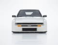 Bodenfreiheit Fehlanzeige: Auch das 1:18-Modell des Breitbacken-Toyota schnüffelt in 1:18 millimetergenau über dem Rennasphalt ] Foto: Kyosho