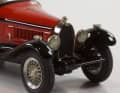 Die Finessen an der Fahrzeugfront des Klassikers aus Molsheim unterstreichen das hohe Niveau der Handarbeitsminiatur aus Italien ] Foto: Autopioneer