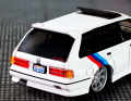 In Sachen Lackierung hat sich Hot Wheels für Weiß entschieden und druckt die BMW-Motorsport-Streifen in zwei Blautönen und Rot auf die Touring-Karosserie ] Foto: Mattel Creations