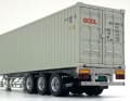 Die Container-Gehäuse sind in Die Cast sehr filigran gestaltet und originalgetreu beschriftet ] Foto: Kyosho