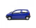 Die Seitenansicht des 1:18ers zeigt, wieviel Raum für Passagiere der Twingo hat