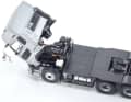 Zur feinen Detaillierung des neuen Truckmodell von Kyosho gehört auch eine klappbare Kabine und ein fein gemachter Dieselmotor ] Foto: Werk