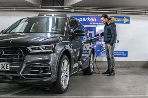   Zum Laden an öffentlichen Säulen bis 7,4 kW ist ein Mode-3-Ladekabel in Serie dabei
