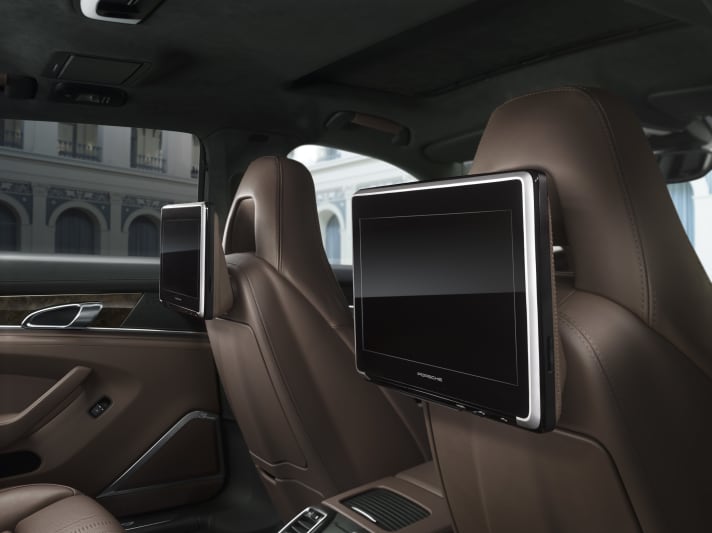   In der Panamera Exclusive Series hat das neu von Porsche entwickelte Rear Seat Entertainment System Plus seine Premiere