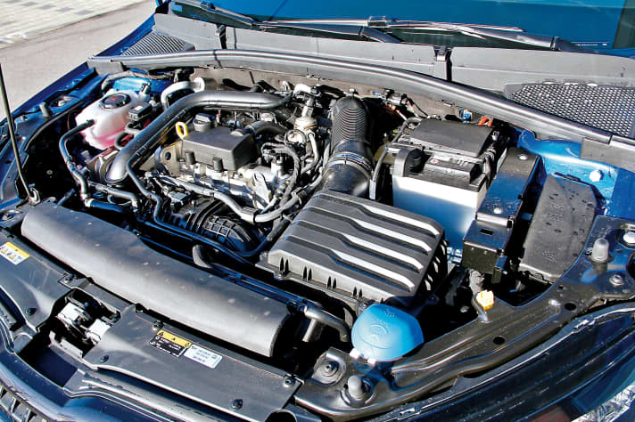 Die 95-PS-Version des Einliter-Turbo-Dreizylinderszieht wacker durch und fühlt sich immittleren Drehzahlbereich am wohlsten