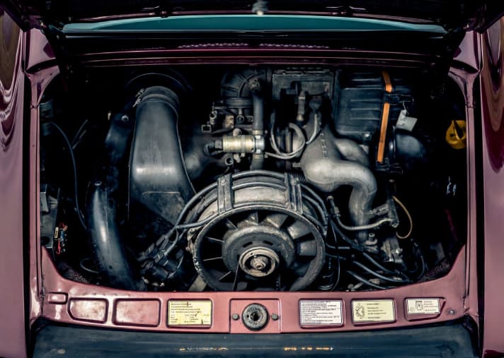 Der 217 PS starke 3,2-Liter-Sechszylinder-Boxermotor mit Katalysator hat inzwischen 403.000 Kilometer auf der Uhr, war dabei immer zuverlässig.