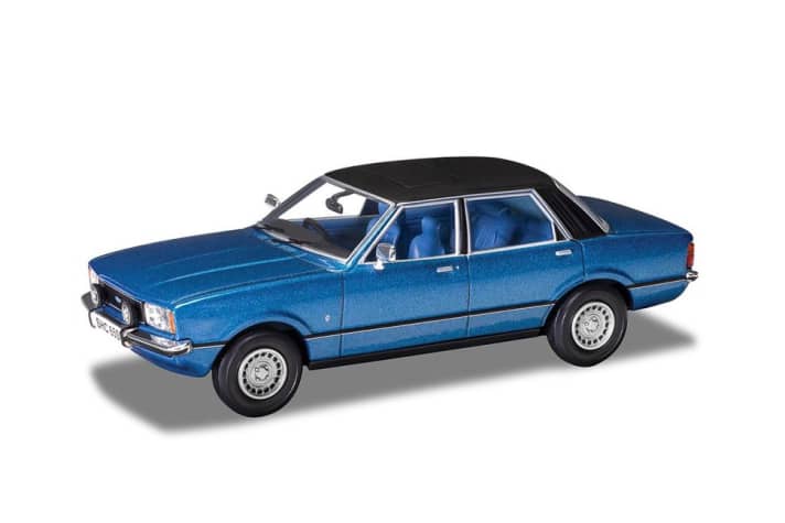Die zweite Ford-Novität von Corgi aus Swansea in 1:43 ist eine klassische Limousine vom Schlage des Cortina Mk IV in der Ghia-Version mit Textildach in Hawaiian-Blue als Viertürer]