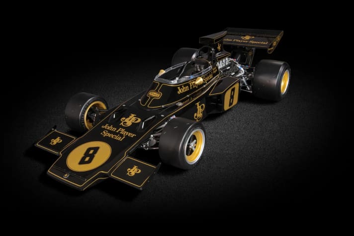 Ab Februar ist der Lotus 72 D als 1:8-Kit von Pocher lieferbar. In Deutschland vertreibt die Lemke Collection aus Haan diesen grandiosen Bausatz des F1 im damals angesagten John-Player-Look ]Foto: Werk
