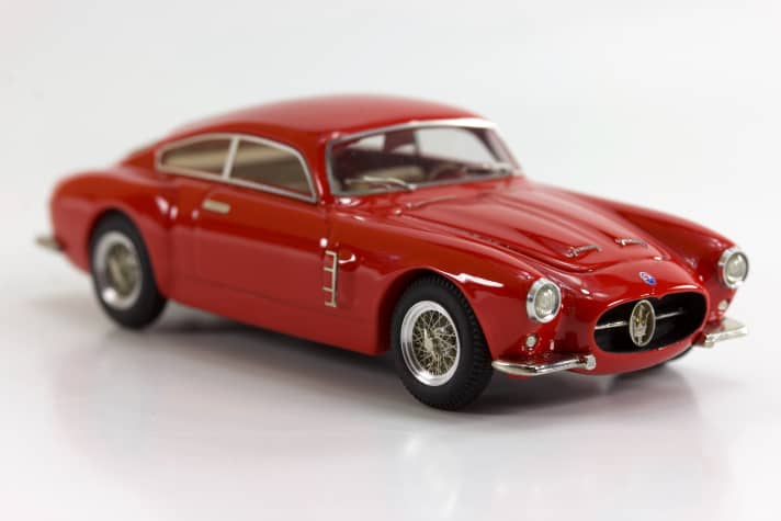 Gleichauf und deshalb ebenfalls ein Sieger in der Kategorie N ist der Maserati A6/G/54 Zagato, wie ihn ABC Brianza als Handarbeitsbausatz für die Baugröße 1:43 anbietet ]Foto: Werk