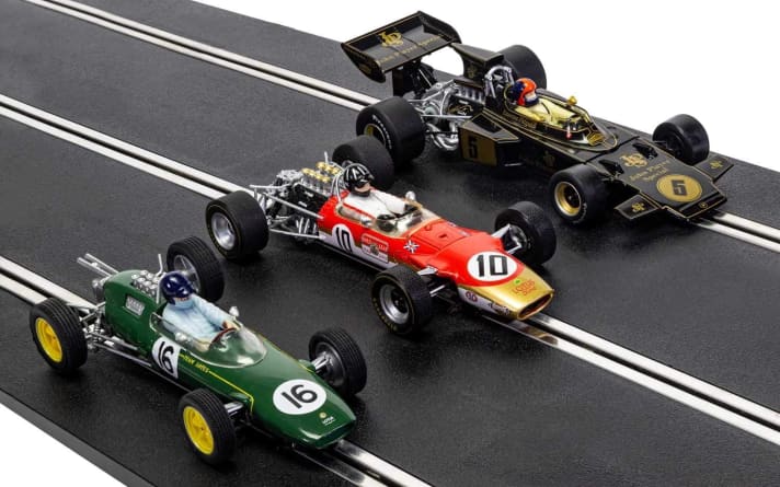Die drei Lotus-Typen 21, 49 und 72 aus dem Set “The Genius of Colin Chapman” von Scalextric sind Meilensteine der Motorsportgeschichte in 1:32