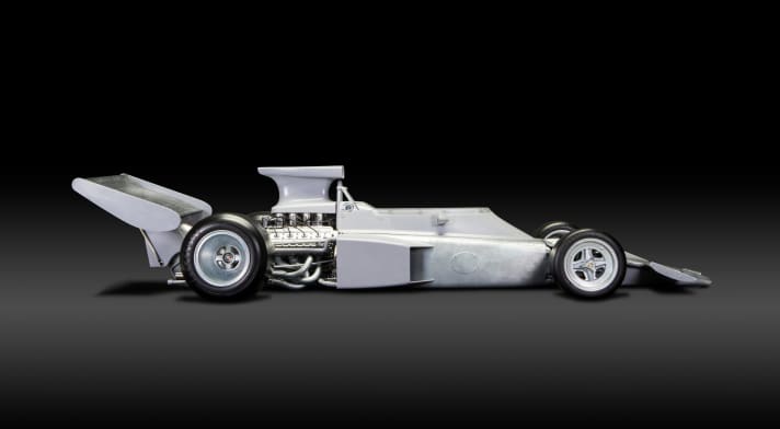 Die beim Lotus 72 in die Seitenkästen verlagerten Kühler machten ein komplett neues Fahrzeugdesign möglich, das auch der Prototyp von Pocher im Maßstab 1:8 nachzeichnet ]