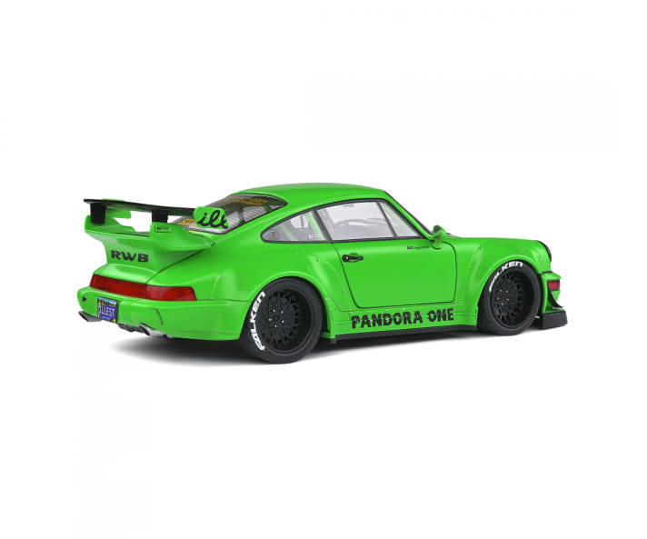 Mark Arcenal und Nakai-san bauen unter ihrem Tuning-Label RWB ihre extrabreiten Autoträume. Der grüne Pandora One von 2011 basiert technisch auf dem Porsche 911 der Generation 964.