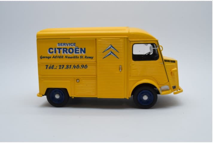 Ein Extralob verdient sich Heller für die gut getroffene Darstellung der geriffelten Außenhaut des Kastenwagens nach Vorbild des Citroen HY in der Baugröße 1:24 ]