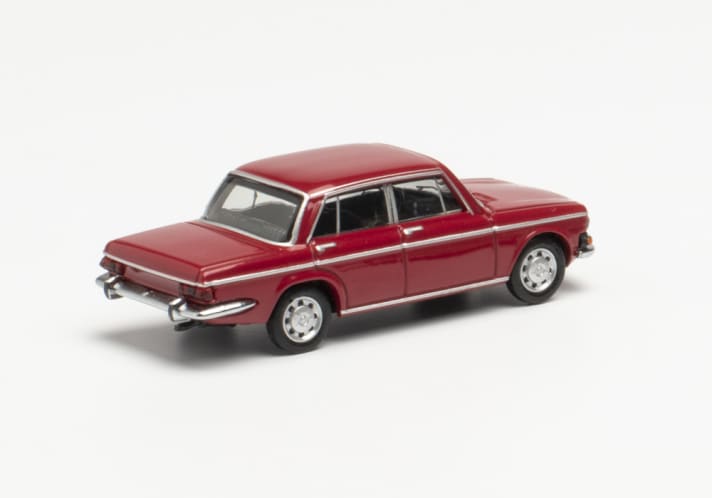 Herpa baut den im Maßstab 1:1 komfortablen Simca 1301 Special in Rot und Goldmetallic mit schwarz abgesetzem Dach als feines Kunststoffmodell in 1:87