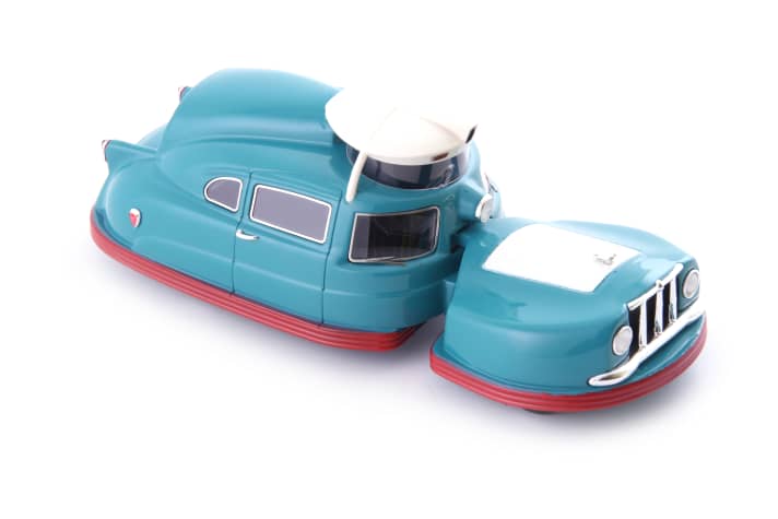 Der Sir Vival basierte technisch auf einem Hudson von 1956. Das Resinemodell zeigt feinen Chromzierrat auch im Bereich der Fensterrahmen im hinteren Fahrzeugteil der 1:43-Verkleinerung ]Foto: Werk