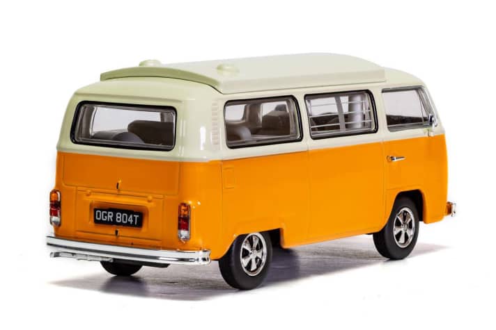Da hier gezeigte Modell des Volkswagen T2 als Campervan von Corgi in 1:43 zeigt ein Handmuster in seriennaher Dekoration, das aber noch nicht in allen Details perfekt ist