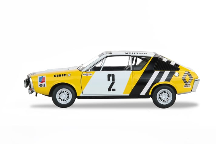 In der Rennversion hat der R17 natürlich kein Faltdach mit an Bord. Das Die-Cast-Modell von Solido zeigt eine aufmerksam gestaltete Renn-Dekoration in 1:18.]