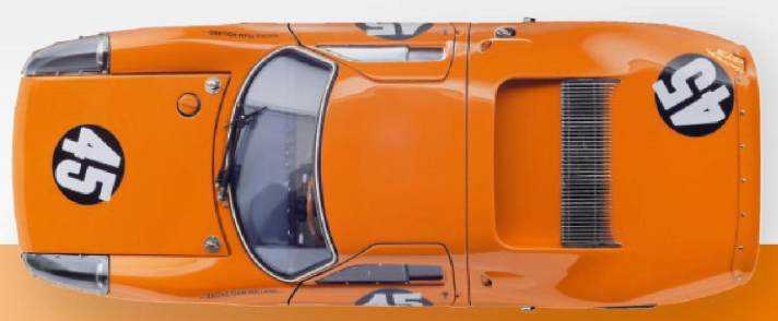 Die Spaltmaße an der schlank geschnittenen 1:18-Karosserie des Carrera 904 GTS nähern sich dem Serienzustand an