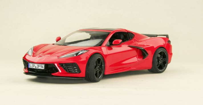 Auch das Thema Modellbau spielt in dieser Ausgabe selbstverständlich eine wichtige Rolle. Und da kündigt Revell zum Beispiel für 2024 die Chevrolet Corvette als Bausatz in der Baugröße 1:24 an.