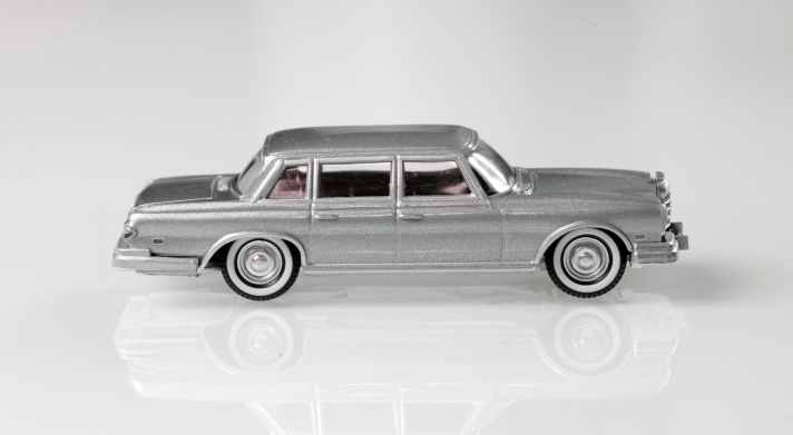 Unser Kult-Autor Ulrich Biene beschäftigt sich im neuen Heft mit einem sehr interessanten Thema der legendären Marke Wiking : Er lässt die Geschichte des Mercedees 600 in 1:87 Revue passieren.  Foto: Werk