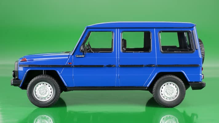 Minichamps aus Aachen stellt 2022 die frühe Mercedes-Benz G-Klasse als 1:18-Modell mit geschlossener Zinkdruckguss-Karosserie vor, die das aktuellen Heft ausführlich zeigt ]
