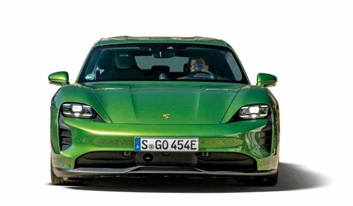 Der sportlichere GTS-Look ist von vorne vor allem an der schicken Sport-Design-Verkleidung mit größeren Lufteinlässen zu erkennen