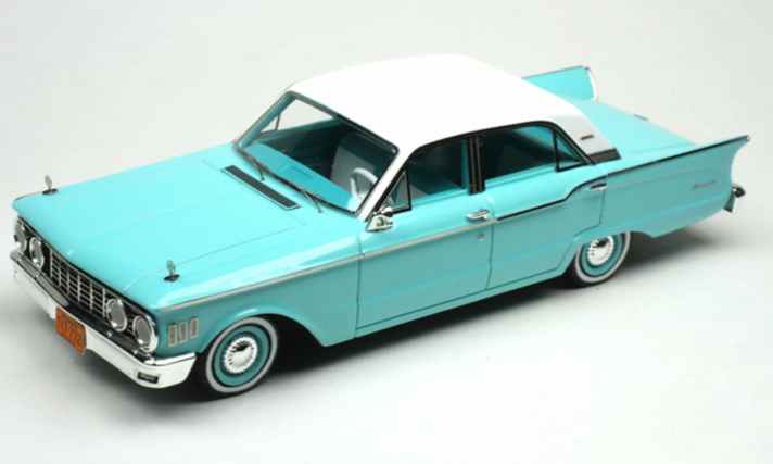 Auch die Marke Mercury ist für Sergio Goldvarg und seine Modellautolinie aus Resine in 1:43 immer ein Thema. Hier im Bild ist die zweite Neuheit, der Mercury Comet von 1961 als Viertürer zu sehen. ]