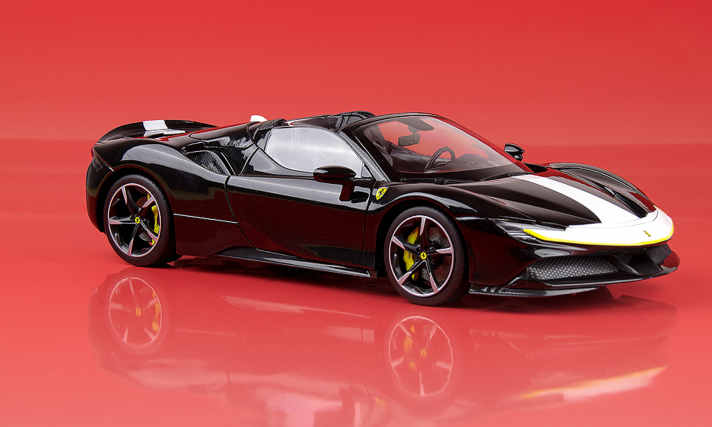 Der schwarze Spyder des Ferrari SF90 von Bburago in 1:18 besitzt das Sonderpaket Assetto Fiorano, kommt mit makelloser Lackierung und Topfinessen]Foto: C. Hoffmann