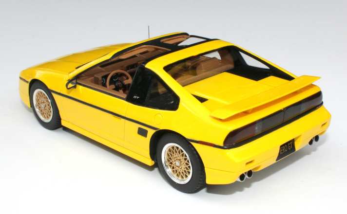 Automodello ist einer der wenigen Anbieter, der den Markt mit 1:24-Modellen in hochwertiger Resinemachart bereichert. Der Pontiac Fiero aus den Achtzigern ist für den US-Markt sehr klug gewählt.]