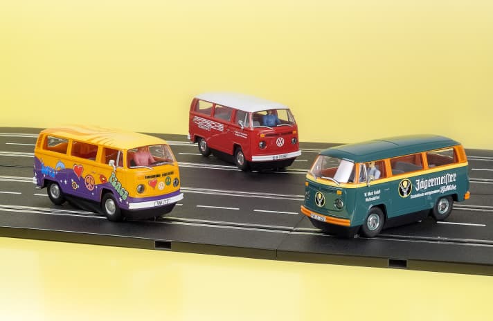 Bei den Slotracing-News für 2024 ist im Hause Carrera der Volkswagen T2 ein wichtiges Thema. Kaum hat MODELL FAHRZEUG ihn enttarnt, zeigen wir weitere schrille Versionen des 1:32ers