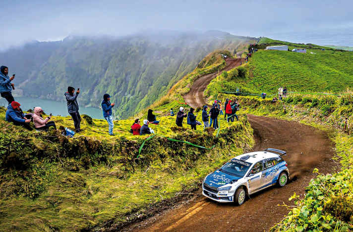 Einige Orte im Rallye-Kalender sind eigentlich zu schön, um einfach durchzurasen – wie hier auf den Azoren