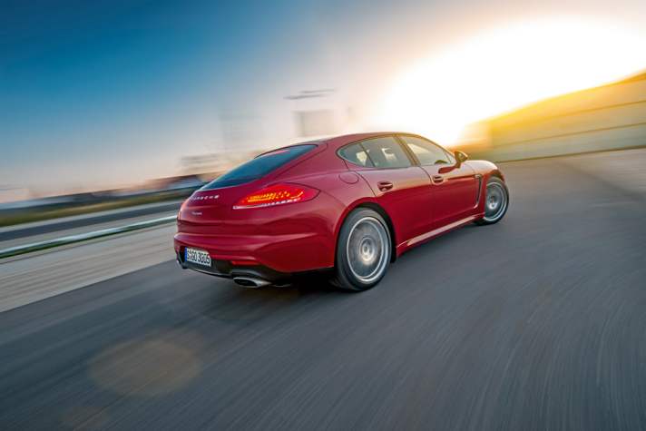   Klasse: Mit 11,3 Liter Super pro 100 Kilometer unterbietet der Basis-Panamera seinen Vorgänger im Testschnitt um 1,1 Liter – auch Dank der Segel- und virtuelle Gang-Funktion der PDK