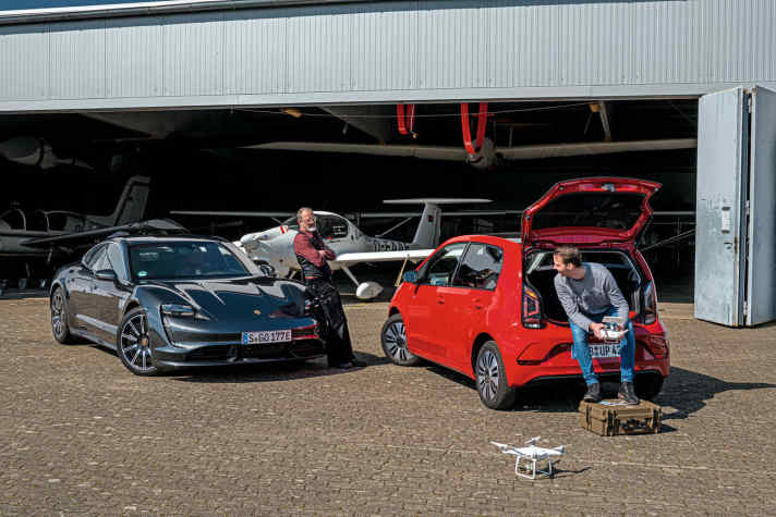   Der Taycan bietet unglaubliche Power – Der E-Up! fährt sich fluffig