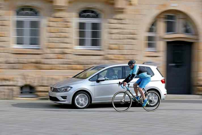   Der angenehm ruhige und überraschend agile 1,6 Liter TDI ist ein idealer Partner für den geräumigen Sportsvan. Mit knapp 6 Litern auf 100 km passt auch der Verbrauch