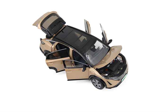 Paudi hat dem Ariya ein Lastenheft der Kategorie “All open” spendiert. Der Die-Cast-Neuzugang in 1:18 hat vier bewegliche Türen und eine zu öffnende Motorhaube sowie eine Heckklappe, die nach oben schwenkt ]