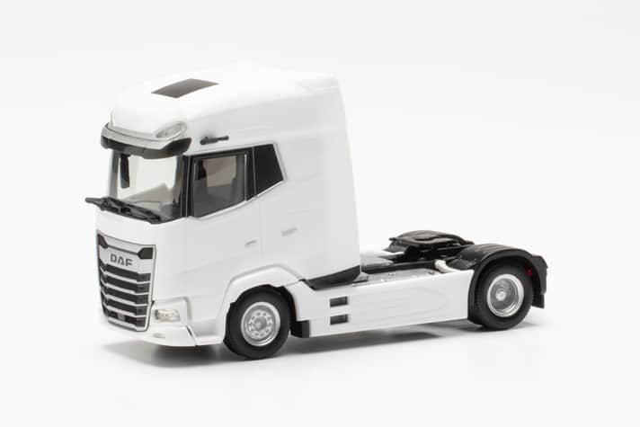 Die Dimensionen des Fahrerhauses des DAG XG+, der bei Herpa jetzt in den Handel kommt, sind selbst in der Baugröße 1:87 Respekt einflößend