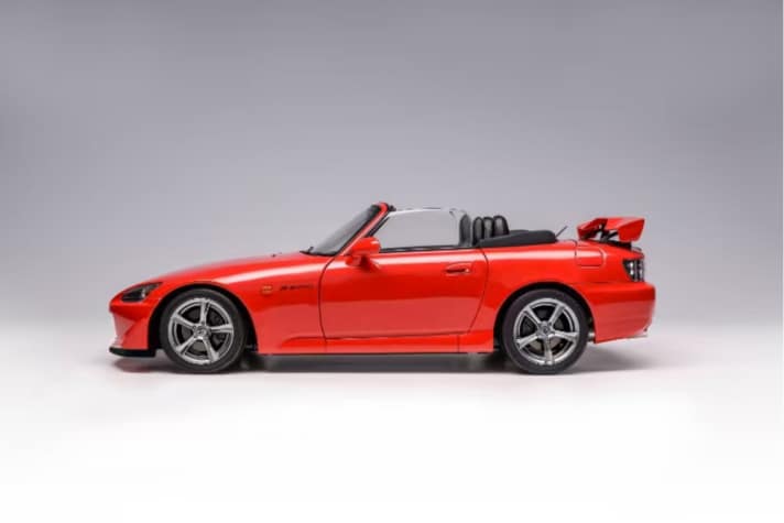 In Japan sind erste Bilder eines 1:18-Modell des Honda S 2000 in Formulared als hochpräzise gefertigtes 1:18-Modell aus Die-Cast aufgetaucht. Auch das Finish präsentiert sich top. ] Foto: Werk