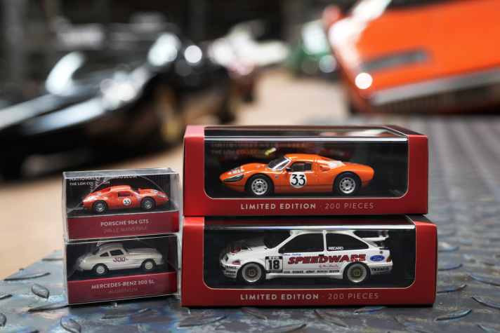 Links die beiden Wikinger, rechts von Spark als 1:43er der Porsche 904 GTS und der Ford Sierra Cossi DTM Sieger 1988 als Limited Editions