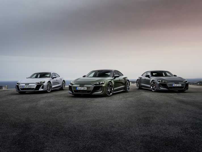 Von links: Der S e-tron GT in Florettsilber, Bedfordgrün für den RS e-tron GT performance und der RS e-tron GT in Nimbusgrau