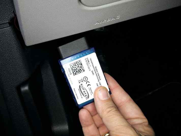   01.
 	30 Sekunden nach Zündung den Kufatec-Dongle auf die Diagnose-Buchse stecken