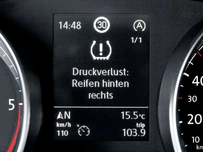   01.
 	Wenn die Reifendruck-Kontrolle warnt, dann betroffenen Pneu überprüfen; Nagel nicht herausziehen!