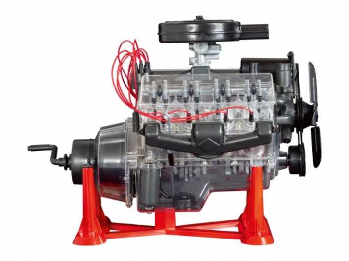 320 Bauteile hat der V8-Motor von Revell. Doch dank der sehr übersichtlichen Bauanleitung und der guten Passgenauigkeit lässt sich der Bausatz mit etwas Geduld problemlos zusammenfügen ]