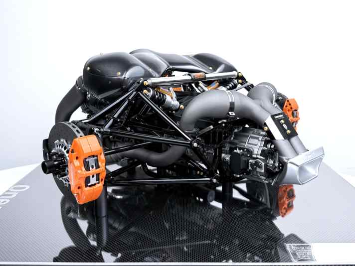 Mutig limitiert Fronti-Art seine 1:4-Version des V8 aus dem Koenigsegg One:1 auf 500 Einheiten. Das zeugt bei einem Verkaufspreis von 3750 Euro von einem gesunden Selbstbewusstsein des Herstellers! ] Foto: Werk